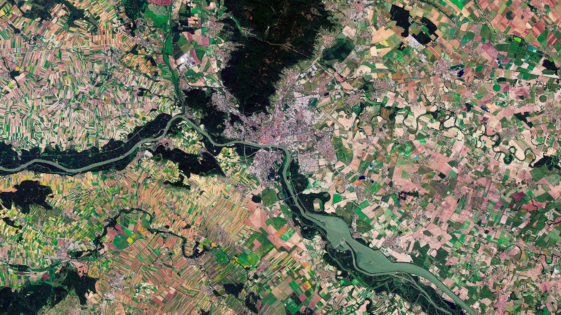 Le Bureau spatial slovaque est basé à Bratislava, ici sous l’œil de Sentinel-2. © contains modified Copernicus Sentinel data (2021), processed by ESA, CC BY-SA 3.0 IGO