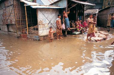 Au Bangladesh, les inondations ne sont qu’un des nombreux dégâts engendrés par un cyclone. 