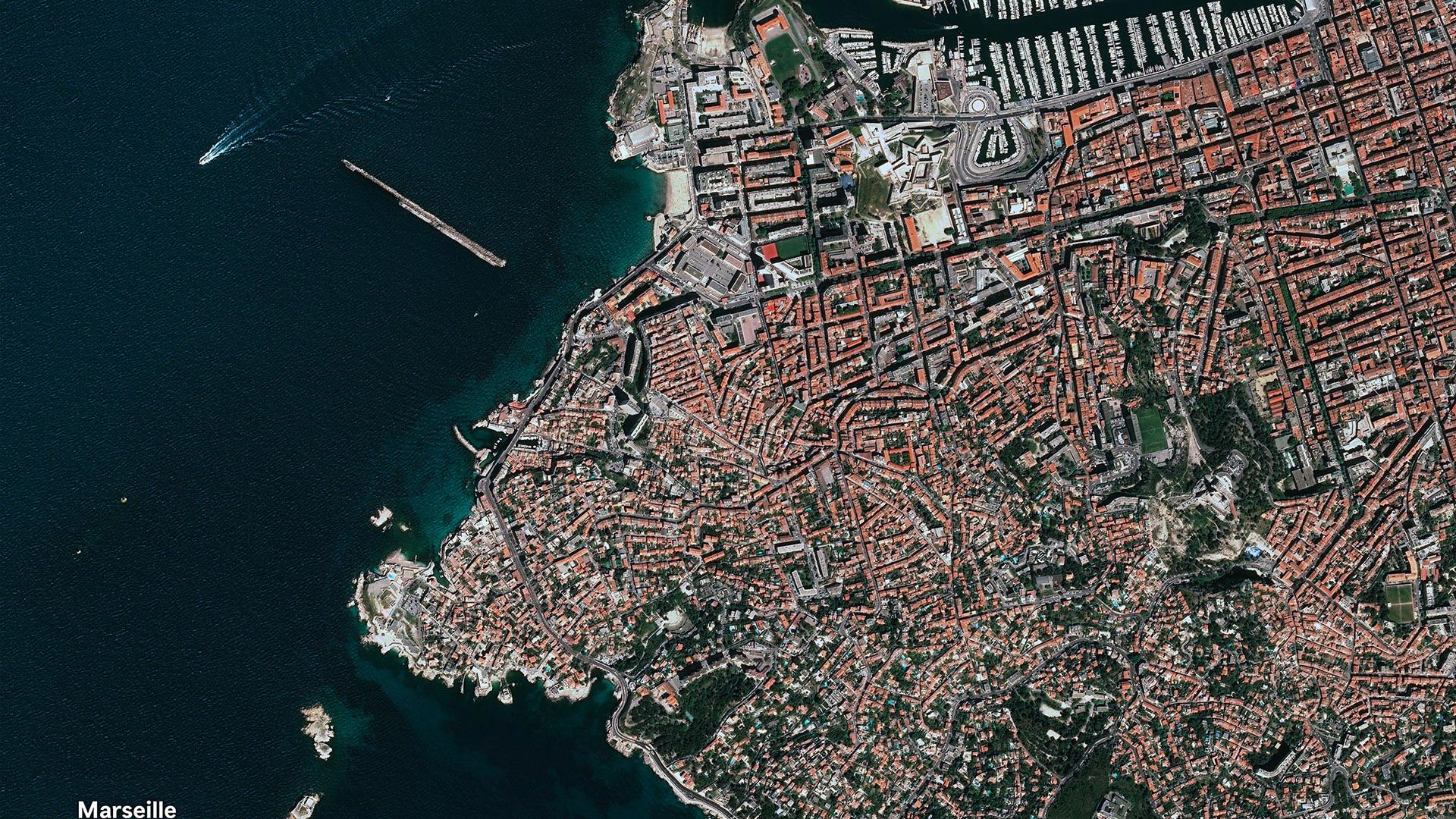 This splendid view of Marseille from the Pleiades satellite on 21 April 2024 has been donated to the Endoume Marine Station, where it can identify its buildings.