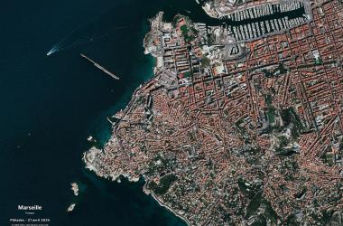 Cette splendide vue de Marseille par le satellite Pléiades le 21 avril 2024 a été offerte à la Station Marine d’Endoume, où elle peut identifier ses bâtiments.