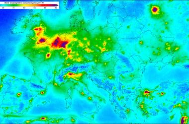 Les satellites constituent de précieux outils pour « voir » les émissions anthropiques. Cette carte, établie d’après les mesures du satellite Sentinel-5P (entre avril et septembre 2018) montre des niveaux élevés de dioxyde d'azote NO2 sur les grandes capitales européennes.